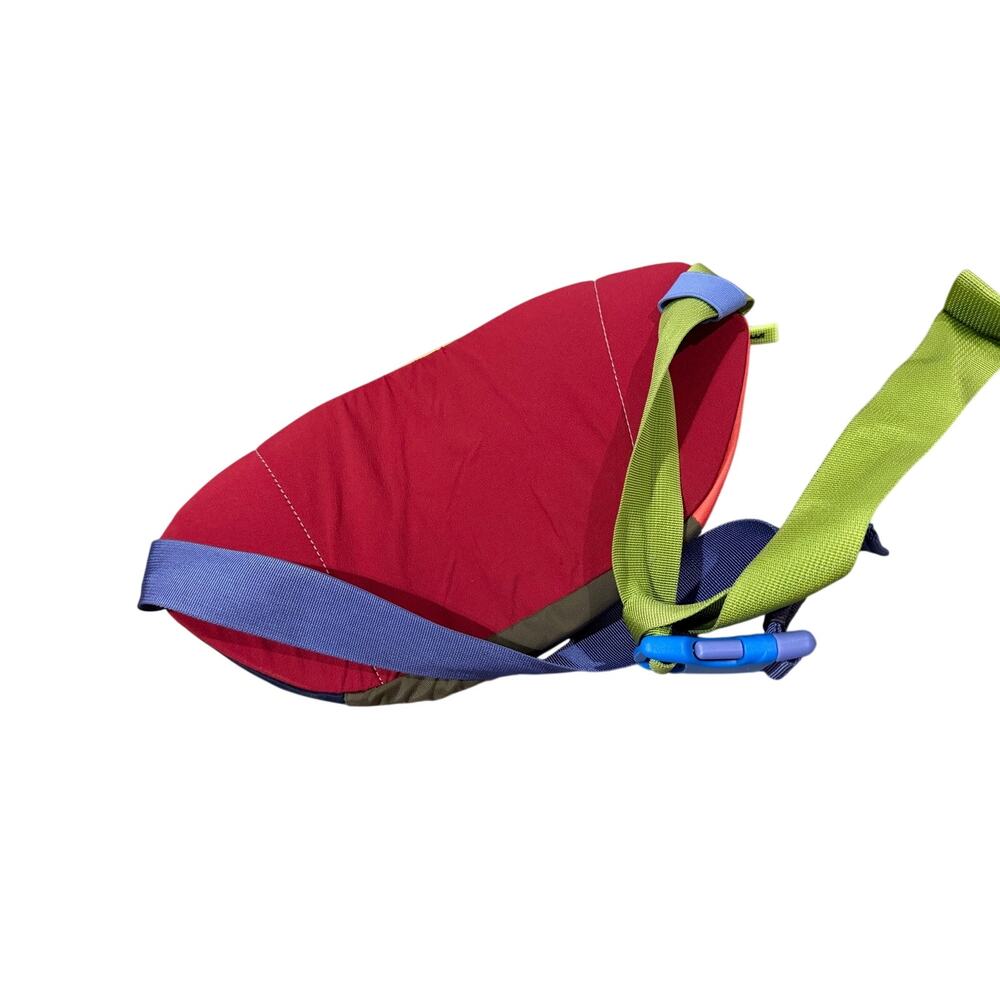 Cotopaxi Kapai Del Día hip pack in a unique multicolored design - Picture 5 of 5